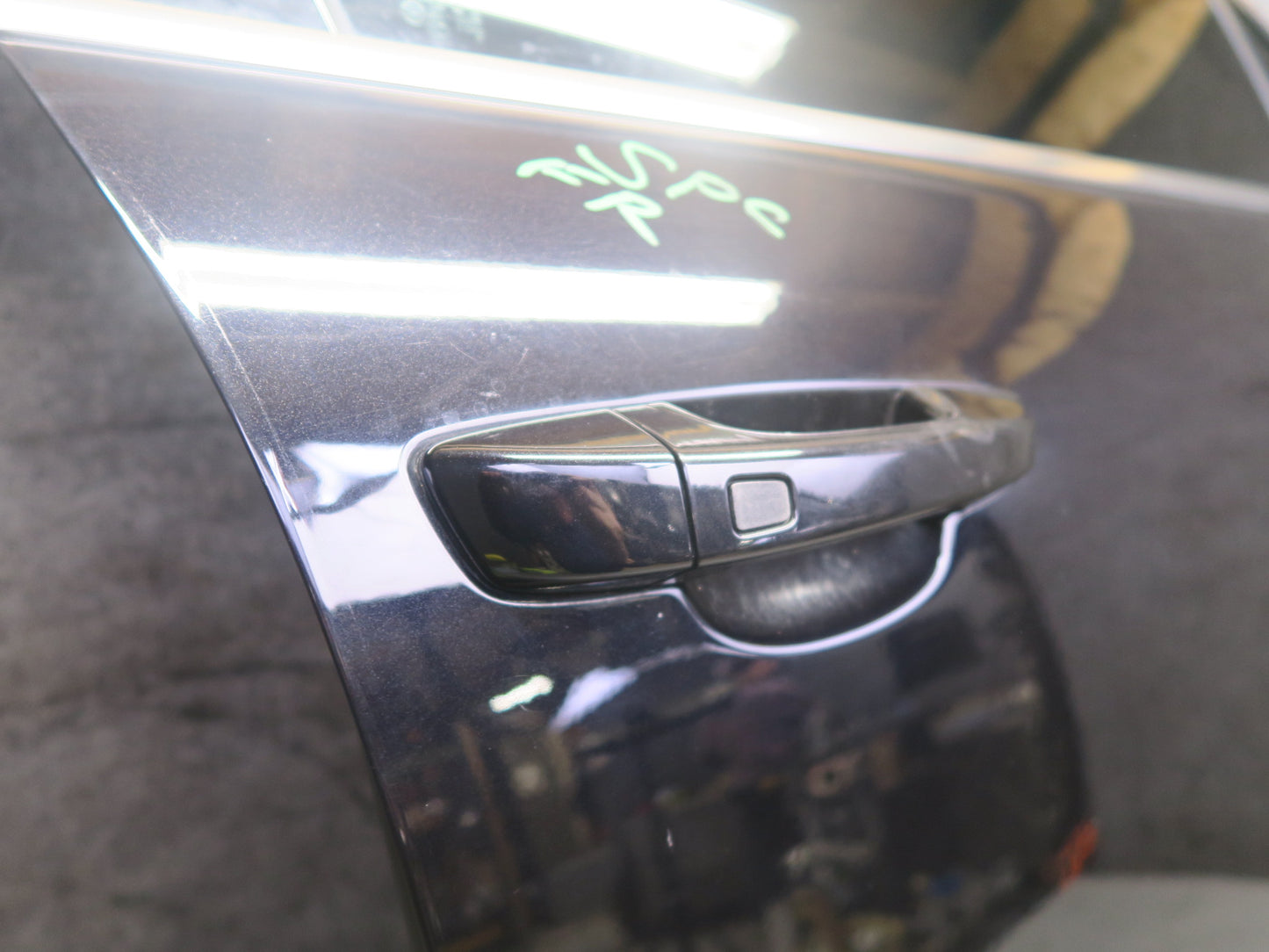 2011-2018 Porsche Cayenne 958 Front Right Door Black Shell Panel w Glass