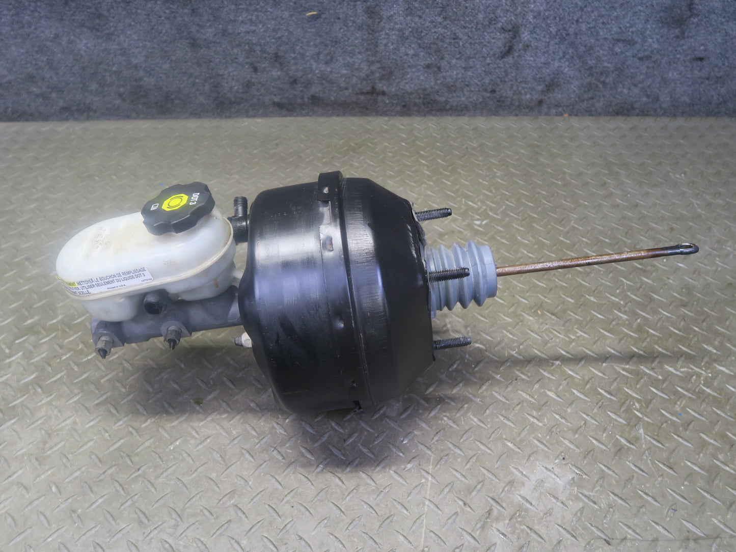 2004-2008 Cadillac XLR Power Brake Booster Master Cylinder Fluid Reservoir