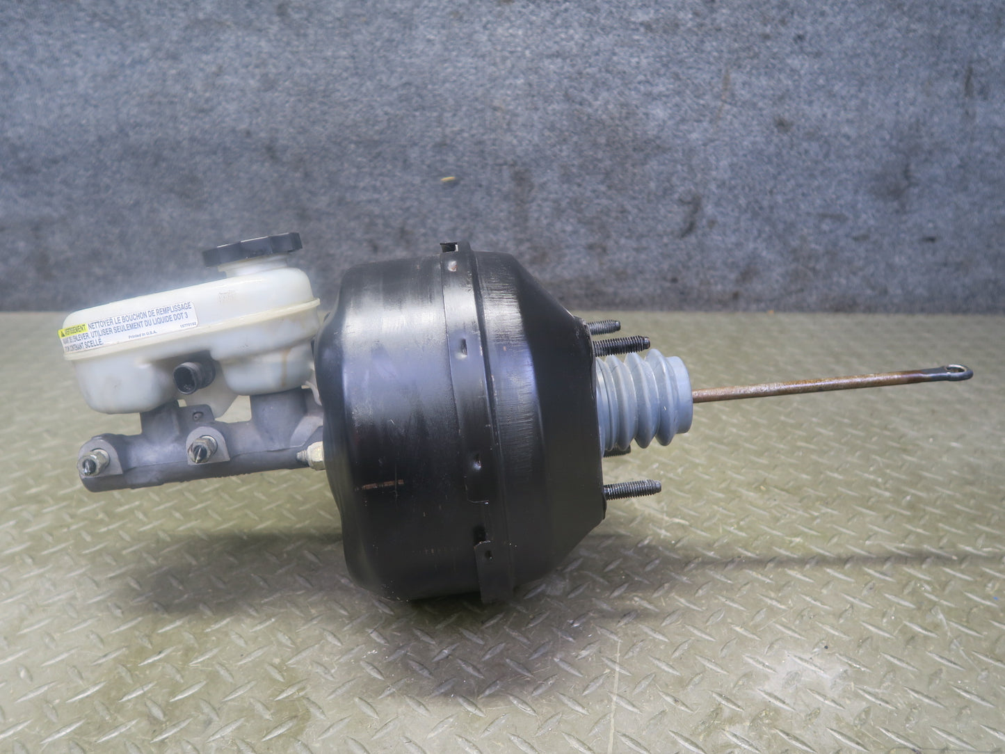 2004-2008 Cadillac XLR Power Brake Booster Master Cylinder Fluid Reservoir