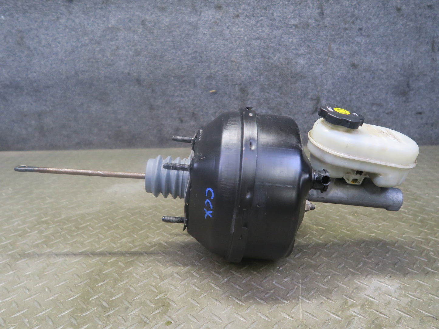 2004-2008 Cadillac XLR Power Brake Booster Master Cylinder Fluid Reservoir