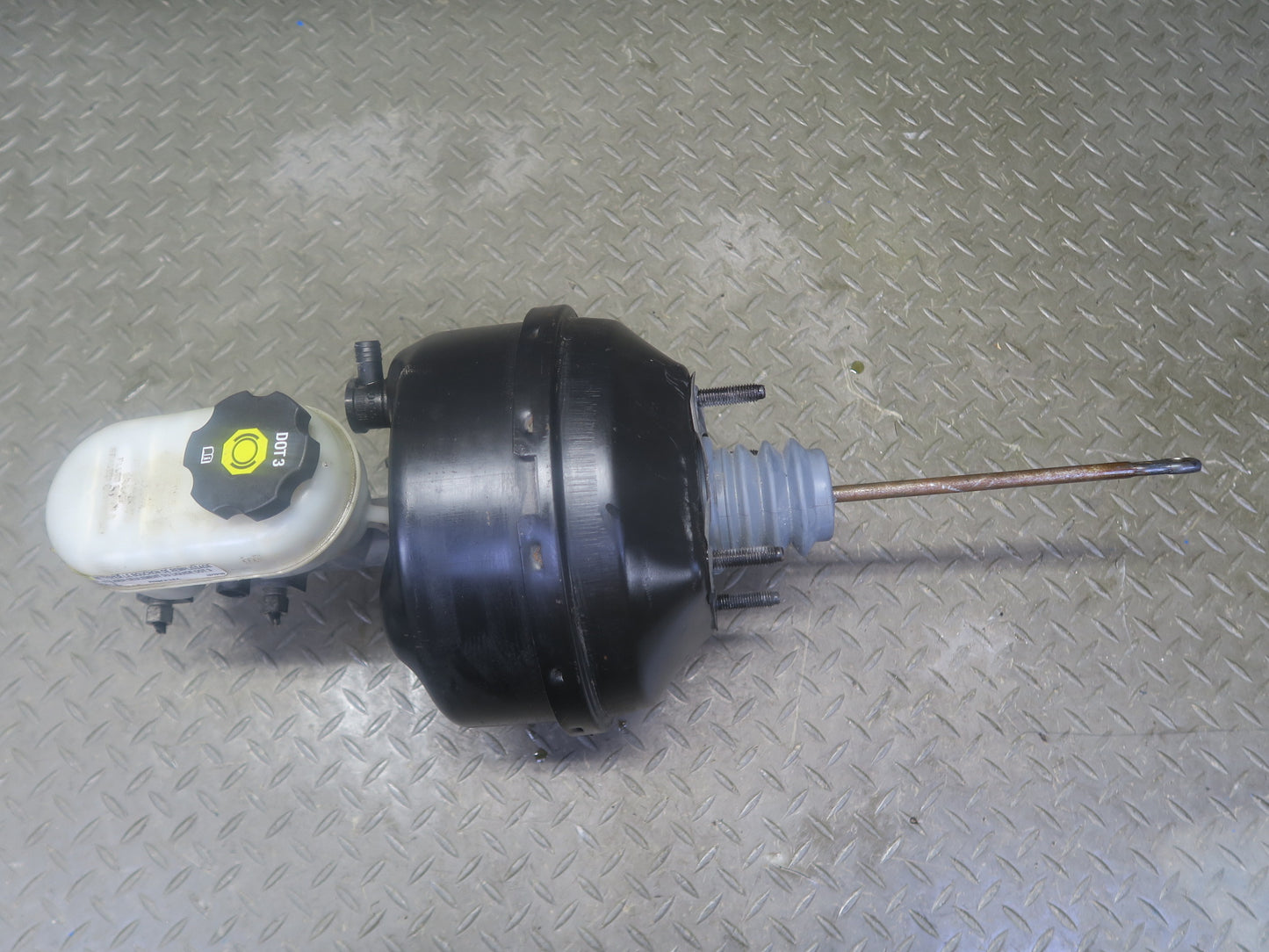 2004-2008 Cadillac XLR Power Brake Booster Master Cylinder Fluid Reservoir