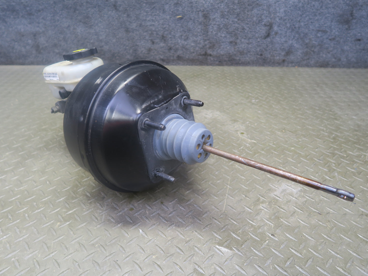 2004-2008 Cadillac XLR Power Brake Booster Master Cylinder Fluid Reservoir