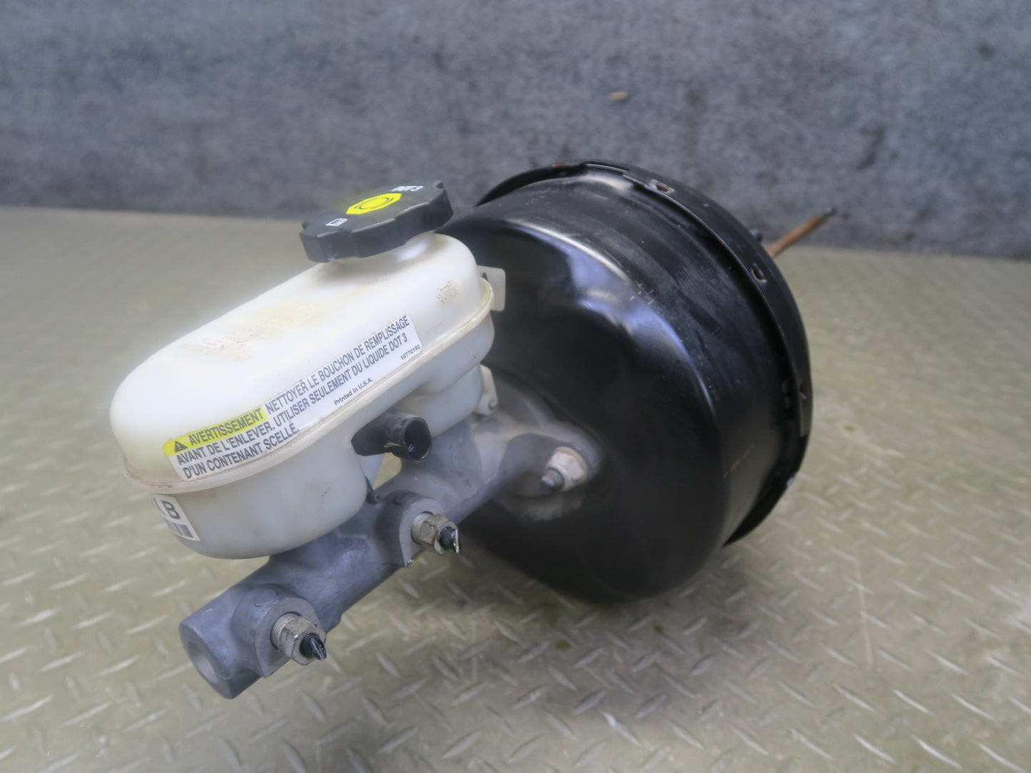 2004-2008 Cadillac XLR Power Brake Booster Master Cylinder Fluid Reservoir