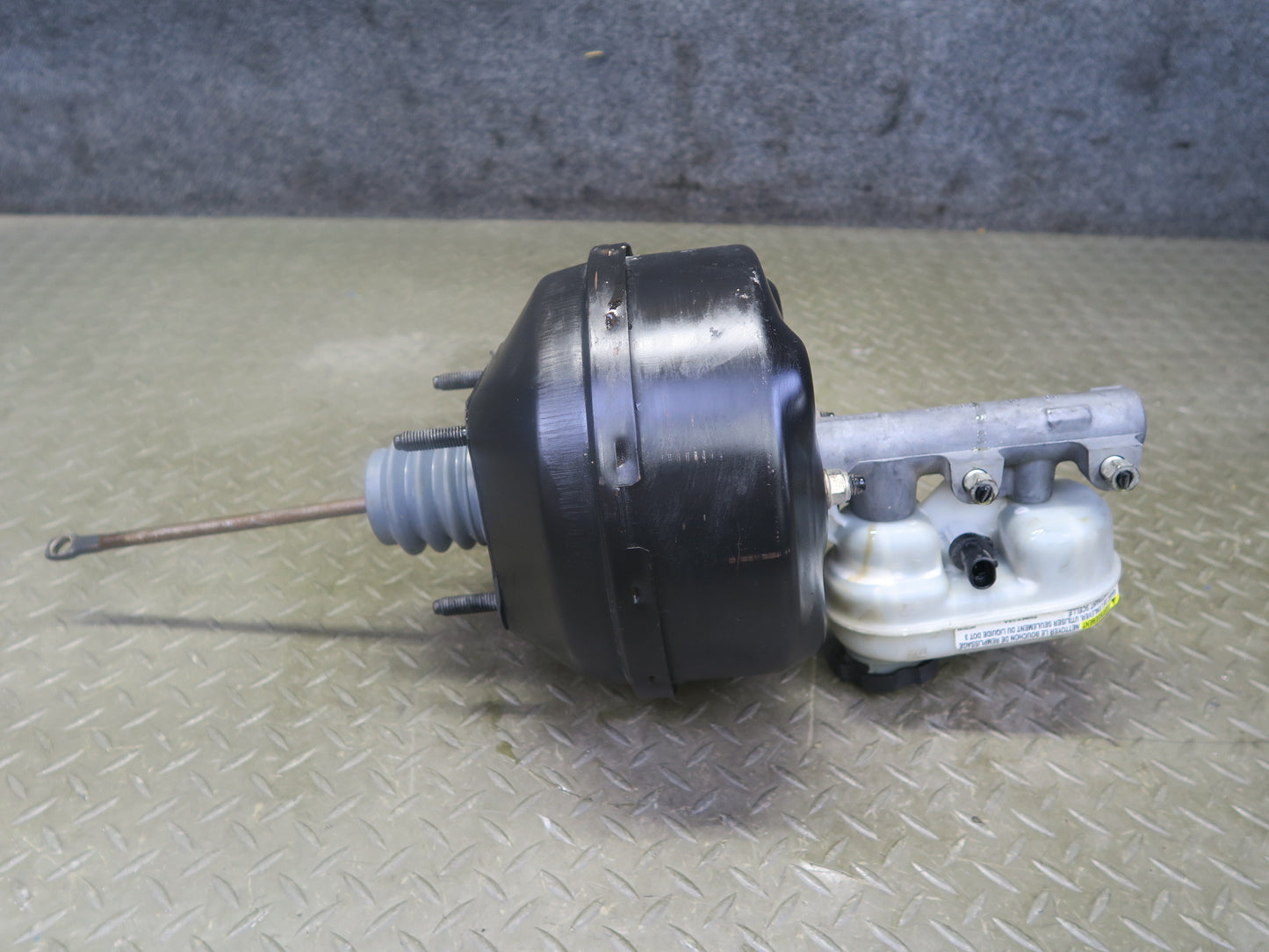 2004-2008 Cadillac XLR Power Brake Booster Master Cylinder Fluid Reservoir