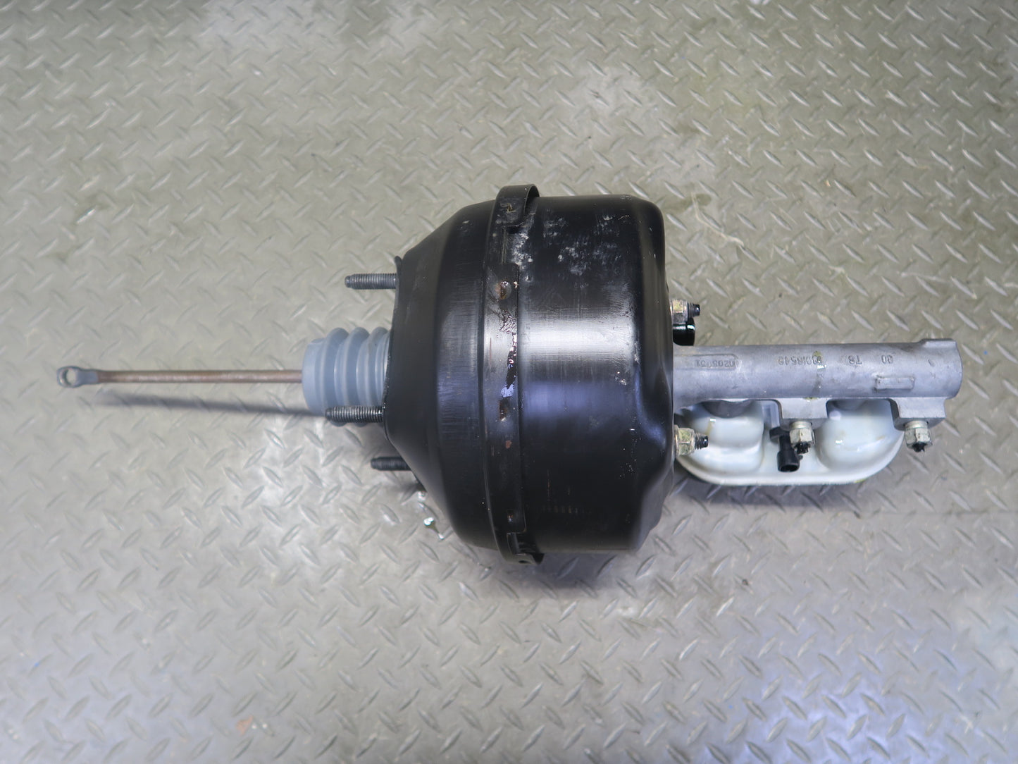 2004-2008 Cadillac XLR Power Brake Booster Master Cylinder Fluid Reservoir