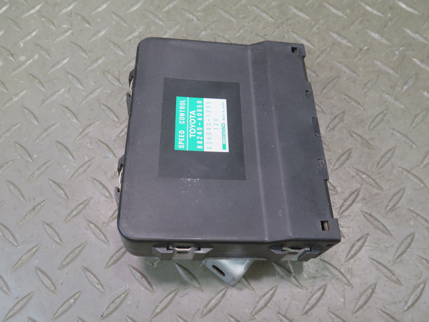 1991-1992 Toyota Land Cruiser FJ80 3FE Cruise Control Module Unit 88240-60050