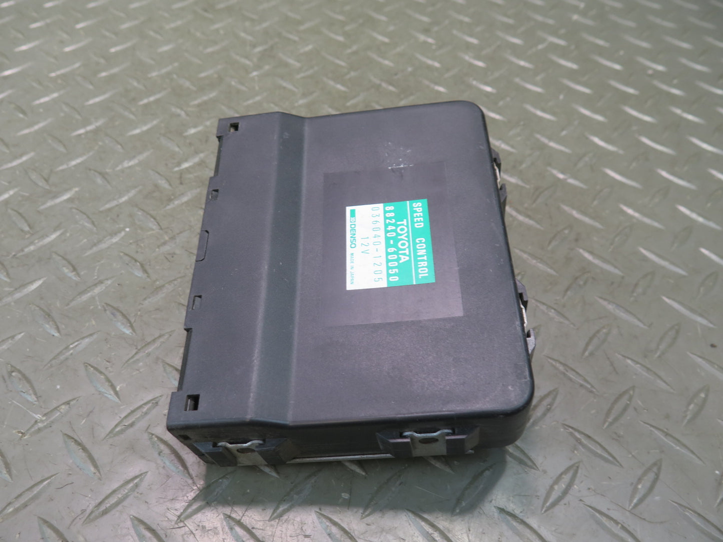1991-1992 Toyota Land Cruiser FJ80 3FE Cruise Control Module Unit 88240-60050