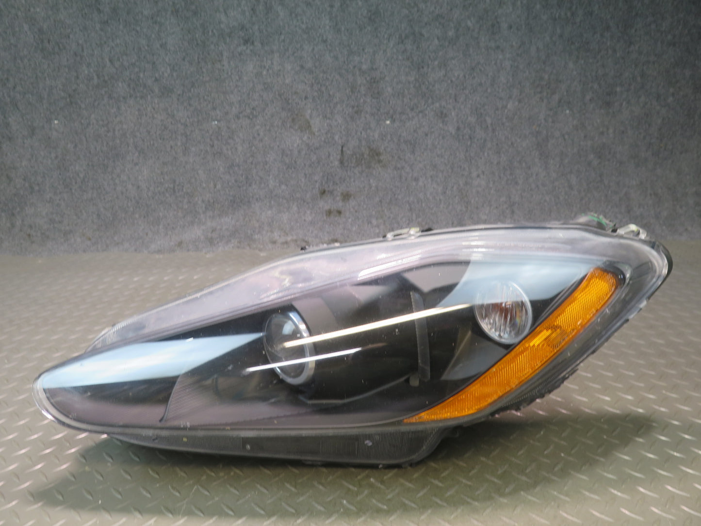 2008-2012 Maserati Granturismo M145 Front Left Xenon Headlight Lamp Damaged