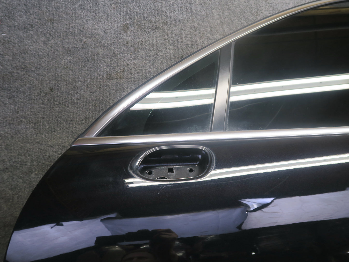 2011-2018 Porsche Cayenne 958 Front Left Door Black Shell Panel w Glass