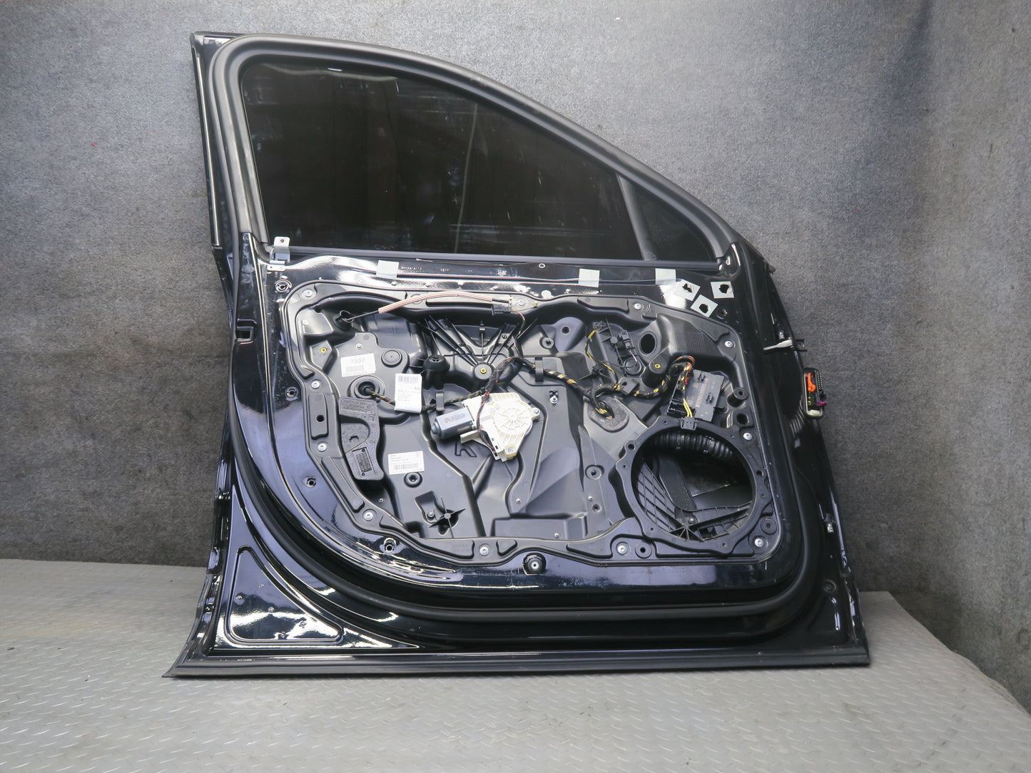 2011-2018 Porsche Cayenne 958 Front Left Door Black Shell Panel w Glass