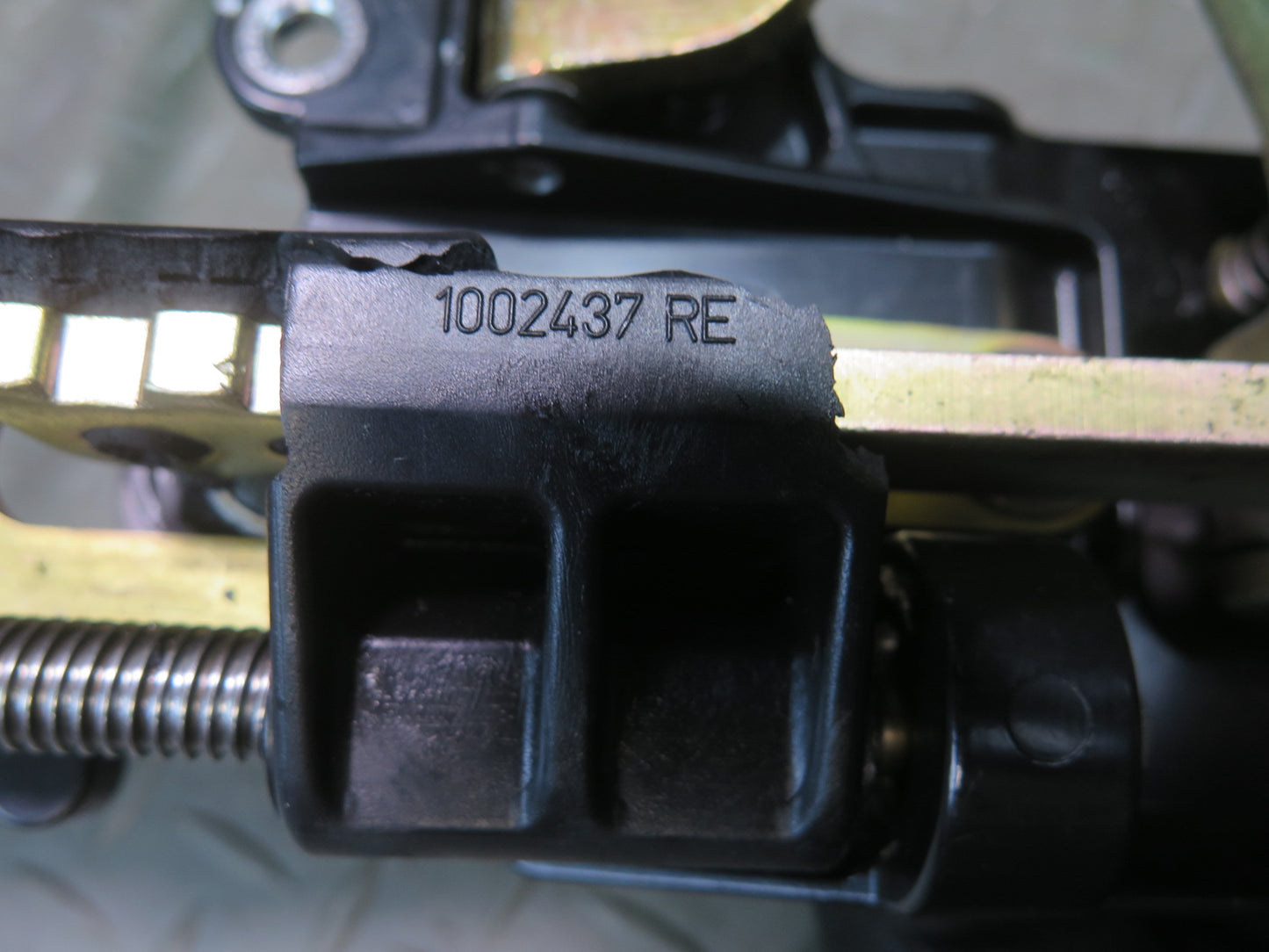 01-06 BMW E46 330ci Convertible T Front Righ Soft TOP Roof Lock Latch OEM