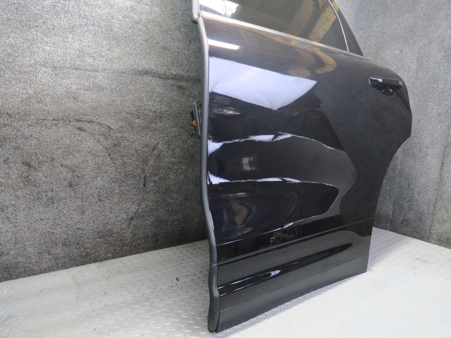 2011-2018 Porsche Cayenne 958 Rear Left Door Black Shell Panel w Glass