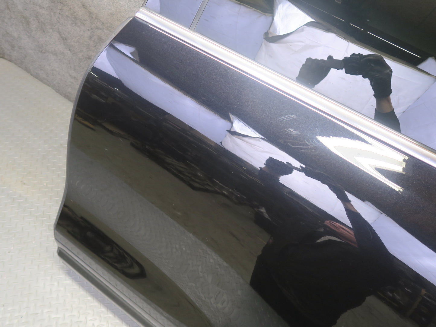2011-2018 Porsche Cayenne 958 Rear Left Door Black Shell Panel w Glass