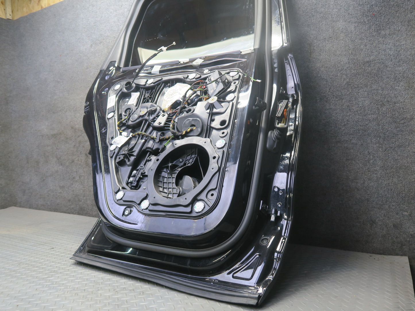 2011-2018 Porsche Cayenne 958 Rear Left Door Black Shell Panel w Glass