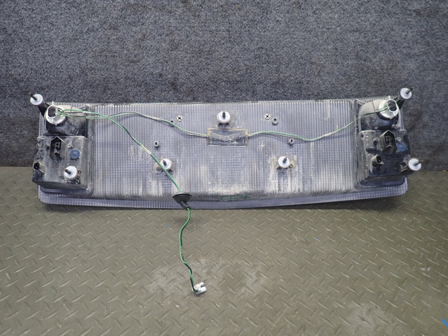 2004-2009 Cadillac XLR Rear Trunk Lid License Plate Light Panel 16530843