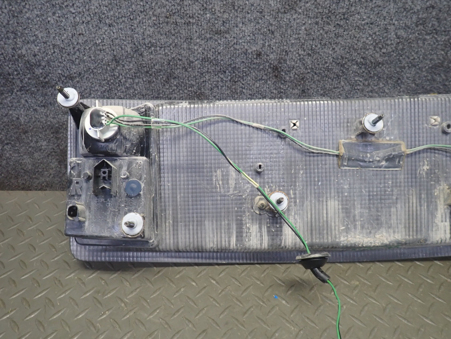 2004-2009 Cadillac XLR Rear Trunk Lid License Plate Light Panel 16530843