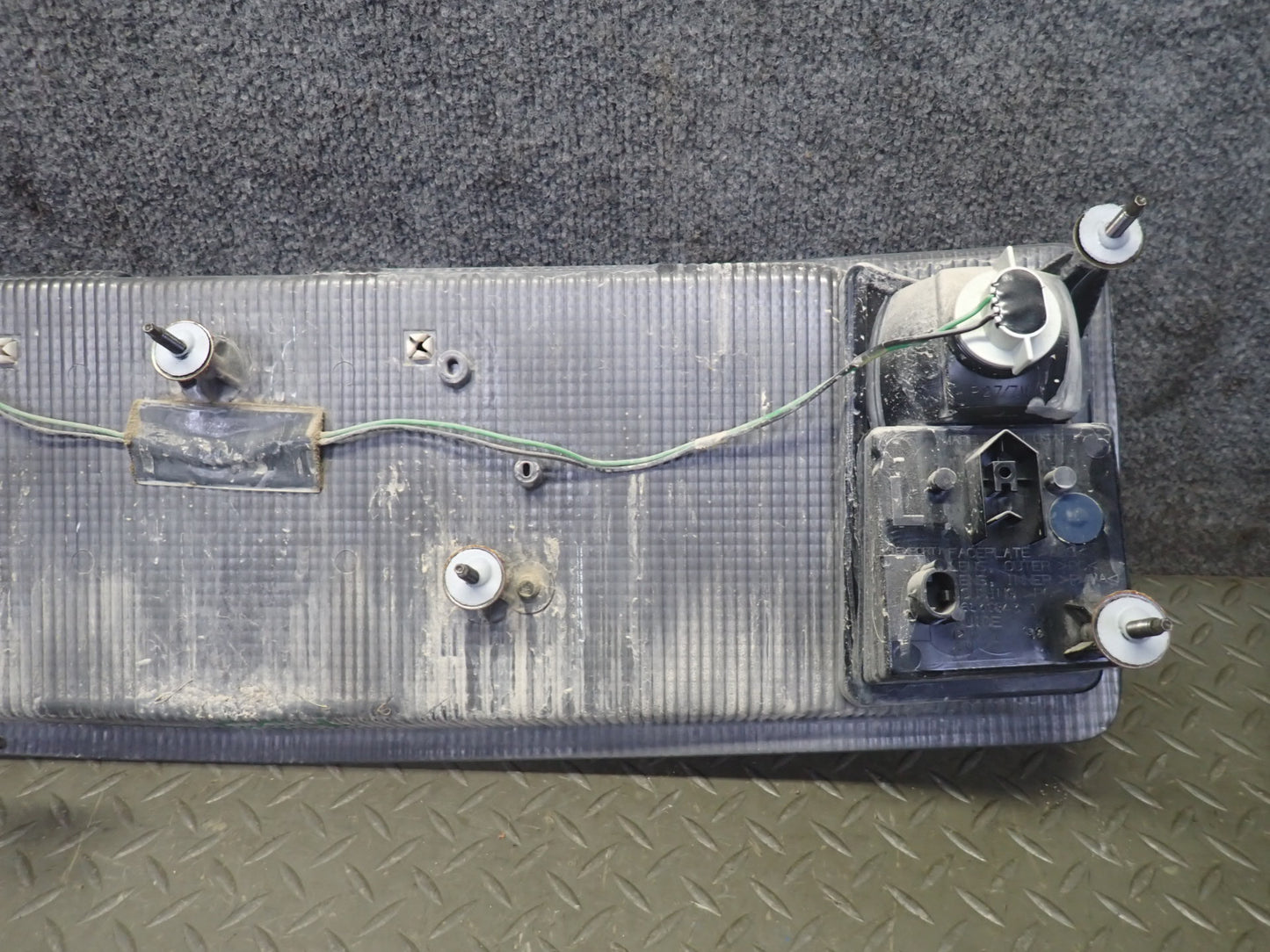 2004-2009 Cadillac XLR Rear Trunk Lid License Plate Light Panel 16530843
