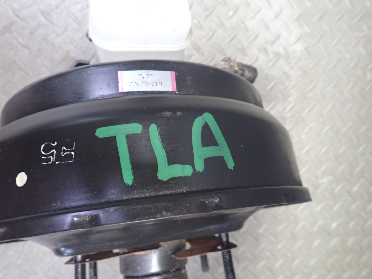 1991-1992 Toyota Land Cruiser FJ80 Brake Master Cylinder Booster Fluid Reservoir