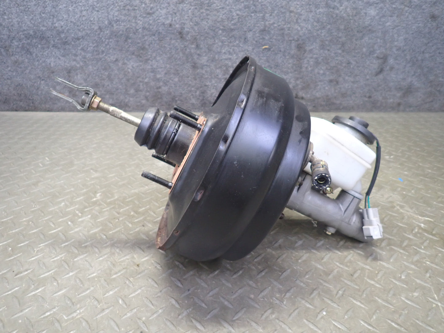 1991-1992 Toyota Land Cruiser FJ80 Brake Master Cylinder Booster Fluid Reservoir