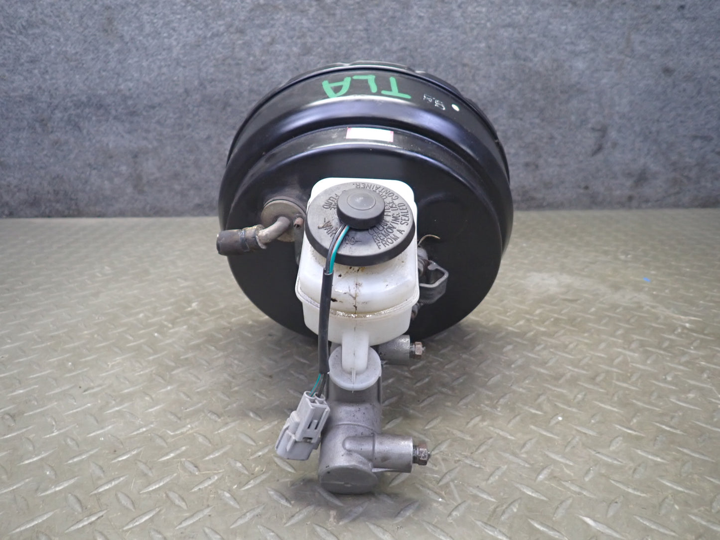 1991-1992 Toyota Land Cruiser FJ80 Brake Master Cylinder Booster Fluid Reservoir