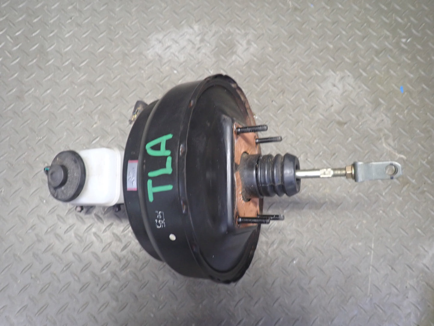 1991-1992 Toyota Land Cruiser FJ80 Brake Master Cylinder Booster Fluid Reservoir