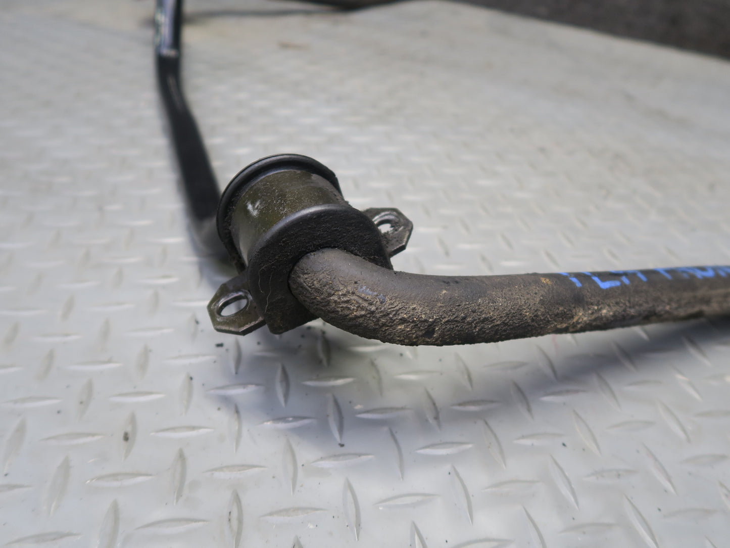 1991-1992 Toyota Land Cruiser FJ80 AWD Front Anti Roll Stabilizer Sway Bar