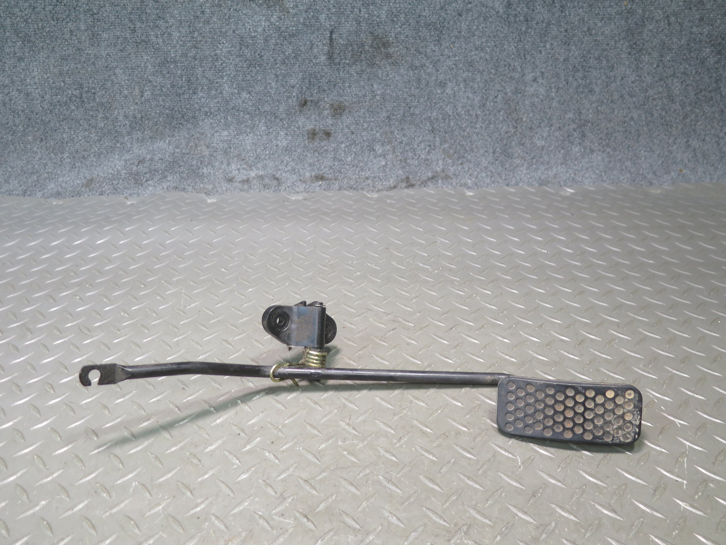 1991-1994 Toyota Land Cruiser FJ80 Gas Acceleration Pedal