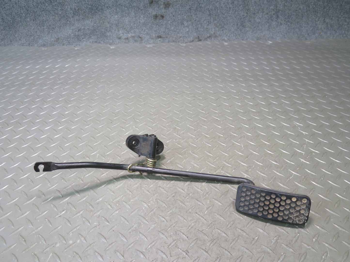 1991-1994 Toyota Land Cruiser FJ80 Gas Acceleration Pedal