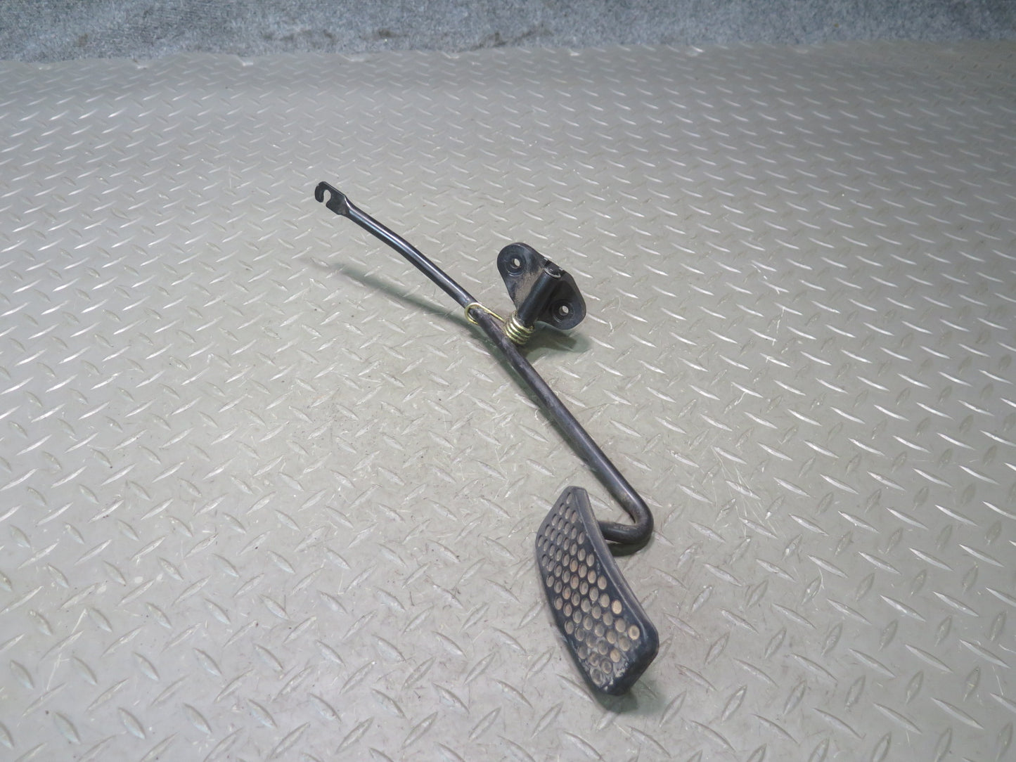 1991-1994 Toyota Land Cruiser FJ80 Gas Acceleration Pedal