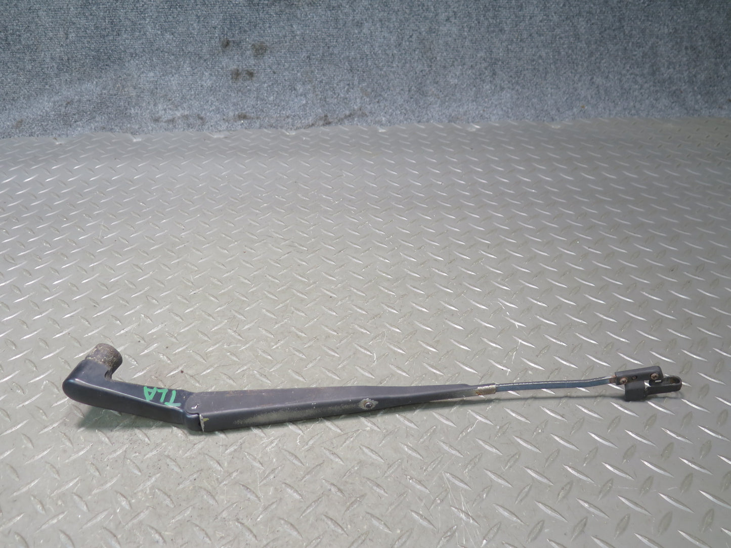 1991-1992 Toyota Land Cruiser FJ80 Front Left & Right Side Windshield Wiper Arm