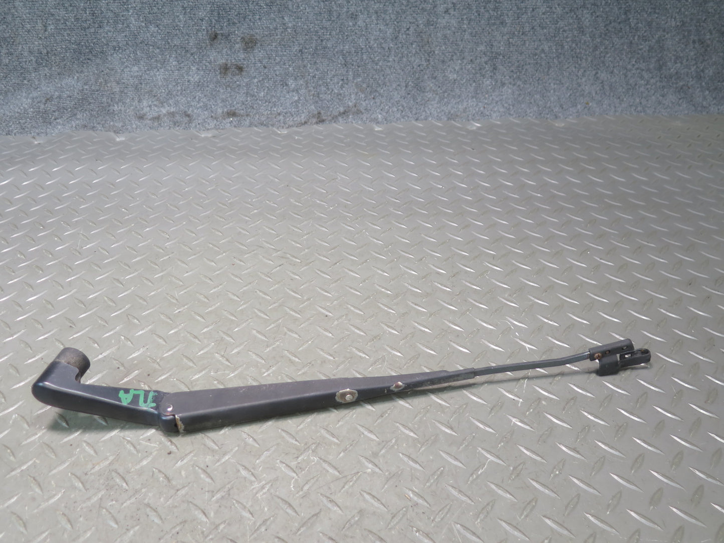1991-1992 Toyota Land Cruiser FJ80 Front Left & Right Side Windshield Wiper Arm