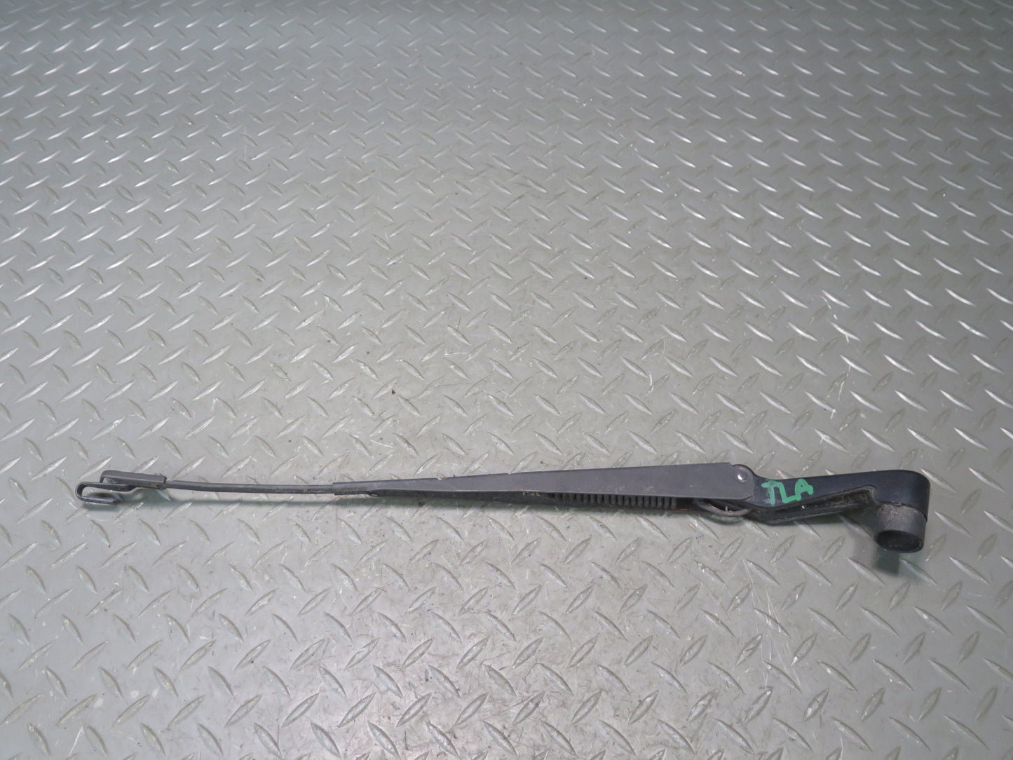 1991-1992 Toyota Land Cruiser FJ80 Front Left & Right Side Windshield Wiper Arm