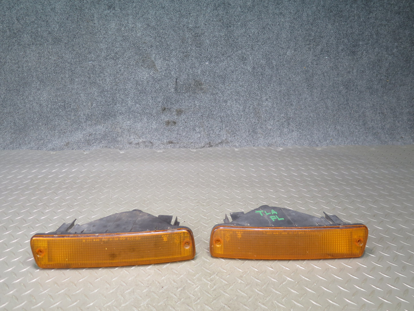 1991-1992 Toyota Land Cruiser FJ80 Front Lower Amber Turn Signal Light Lamp Set