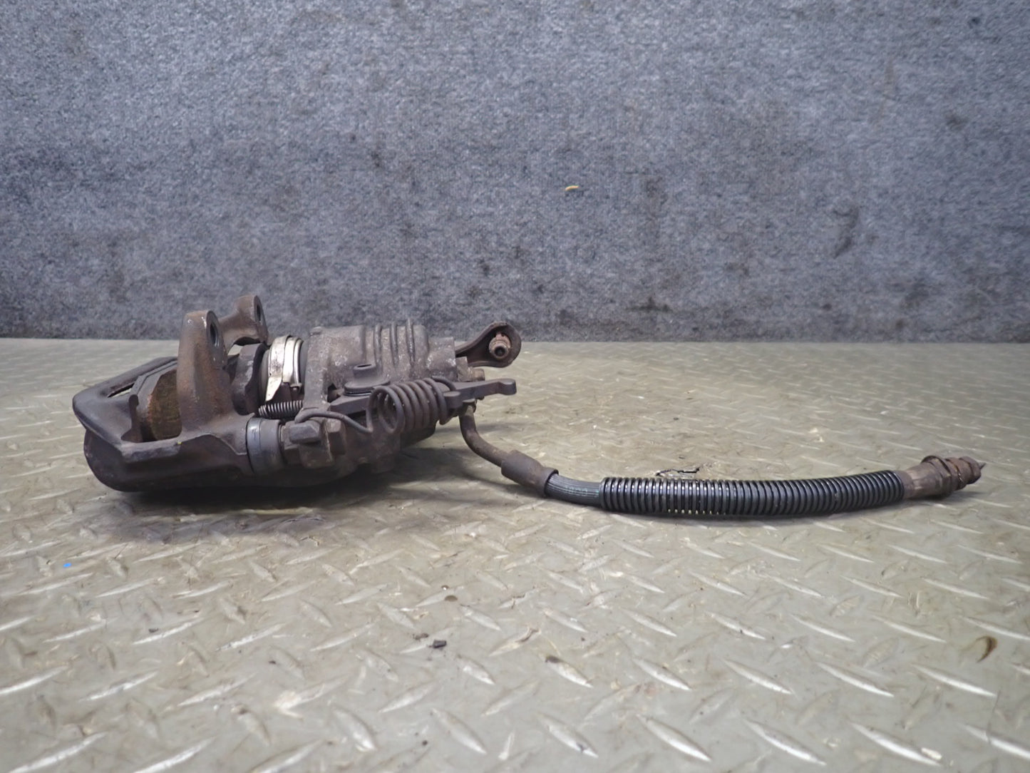 89-96 Chevrolet Corvette C4 Set of 2 Rear Left & Right Brake Caliper 77K OEM