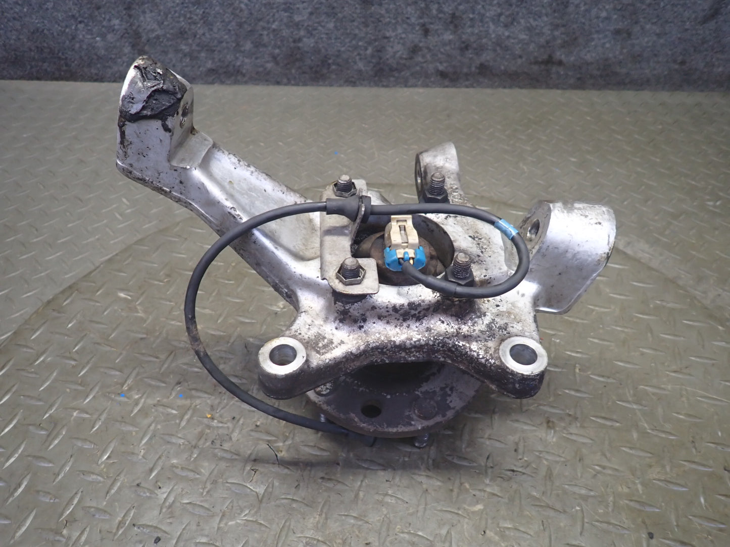 91-96 Chevrolet Corvette C4 Front Left Spindle Knuckle Wheel Hub Bearing 77K OEM