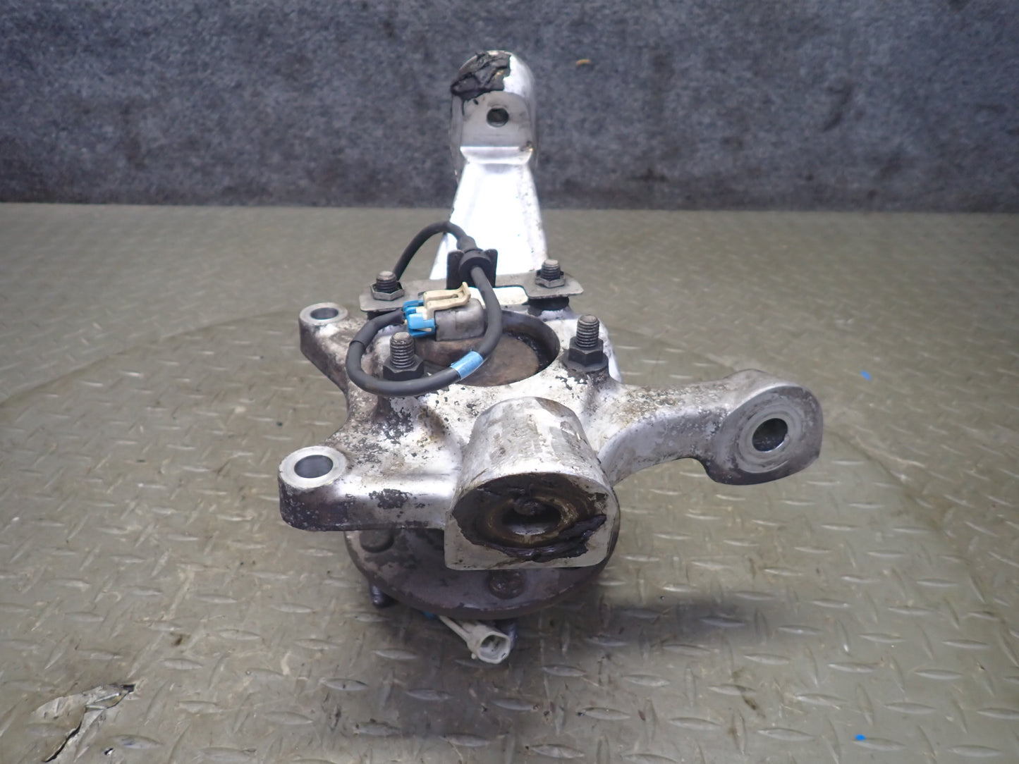 91-96 Chevrolet Corvette C4 Front Left Spindle Knuckle Wheel Hub Bearing 77K OEM