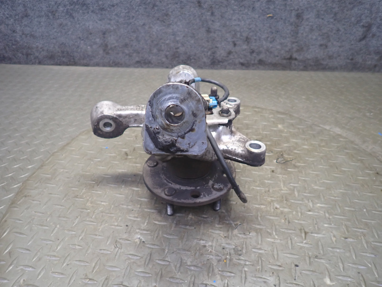 91-96 Chevrolet Corvette C4 Front Left Spindle Knuckle Wheel Hub Bearing 77K OEM
