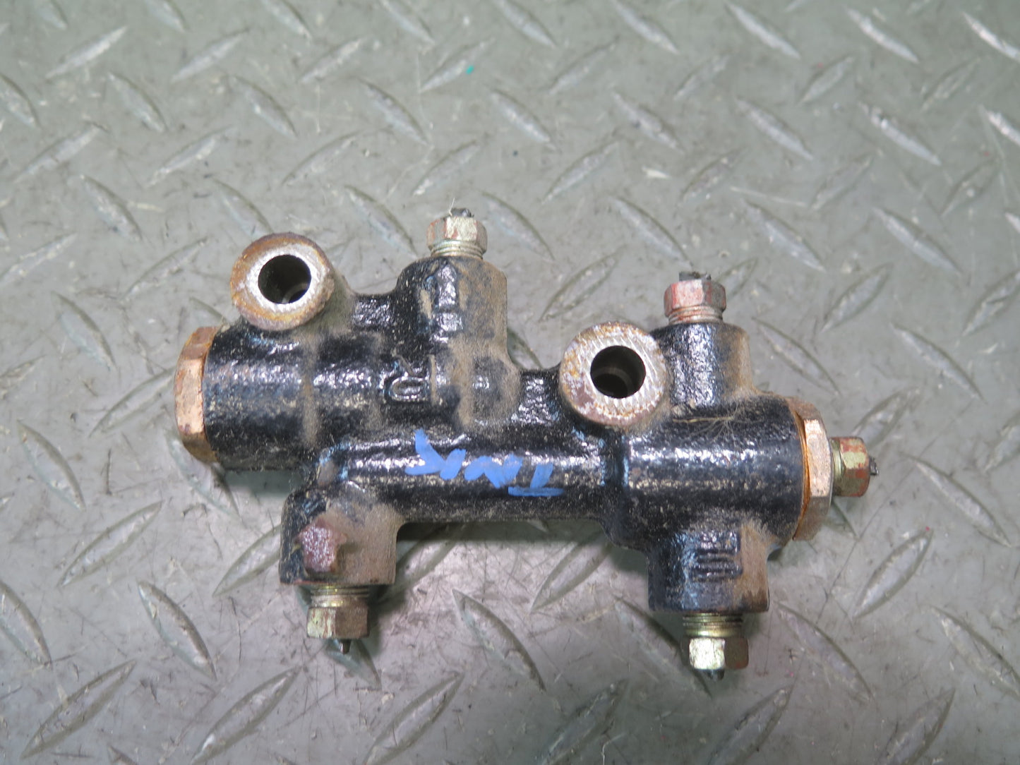 91-93 Toyota SW21L MR2 Brake Distributor Coupler Junction Union OEM