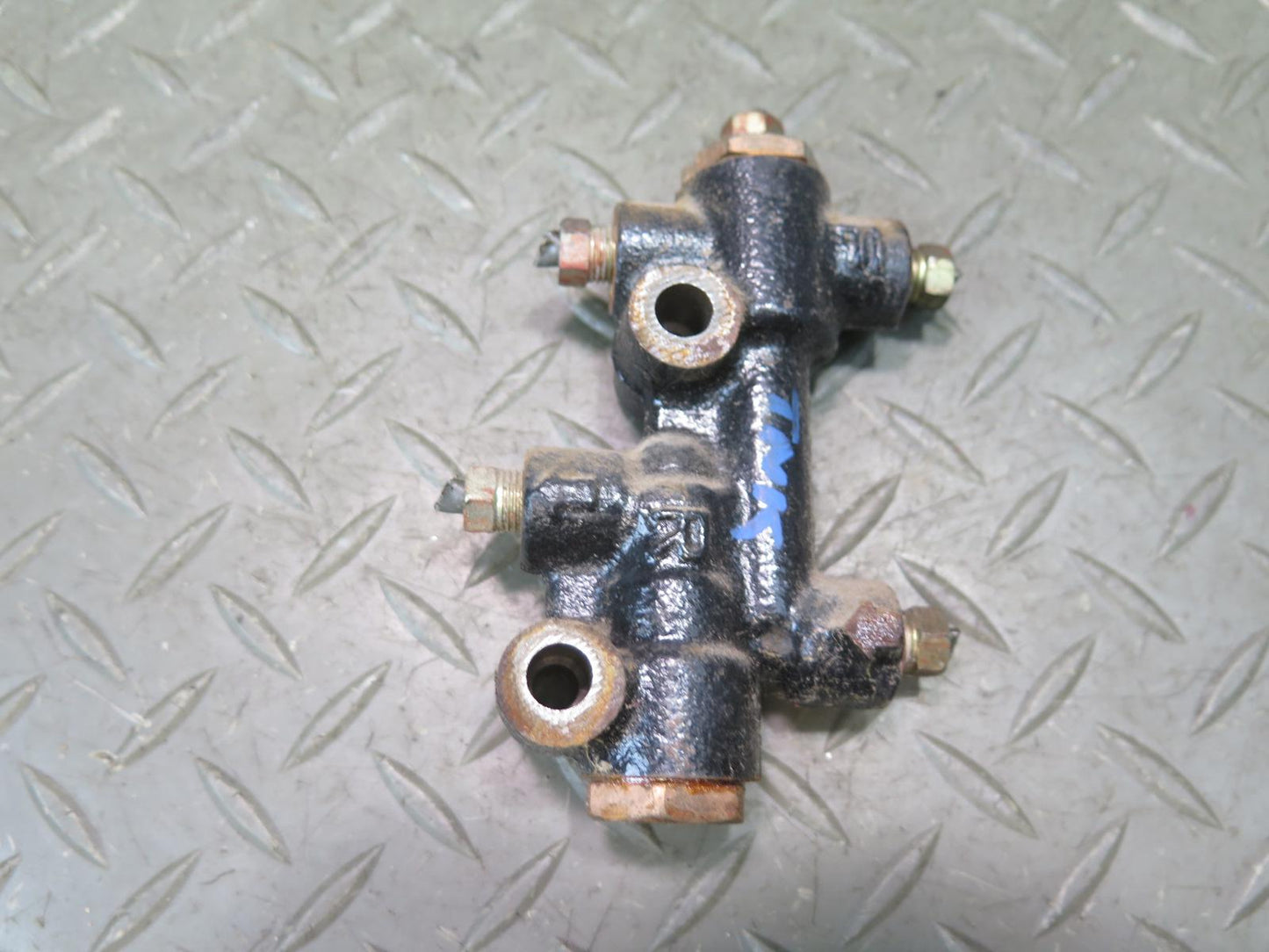91-93 Toyota SW21L MR2 Brake Distributor Coupler Junction Union OEM