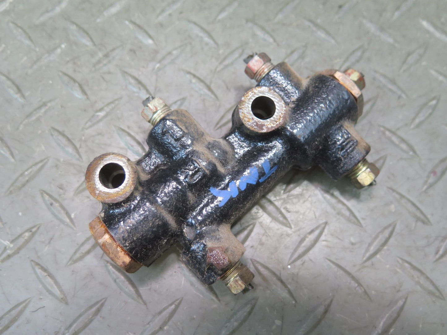 91-93 Toyota SW21L MR2 Brake Distributor Coupler Junction Union OEM