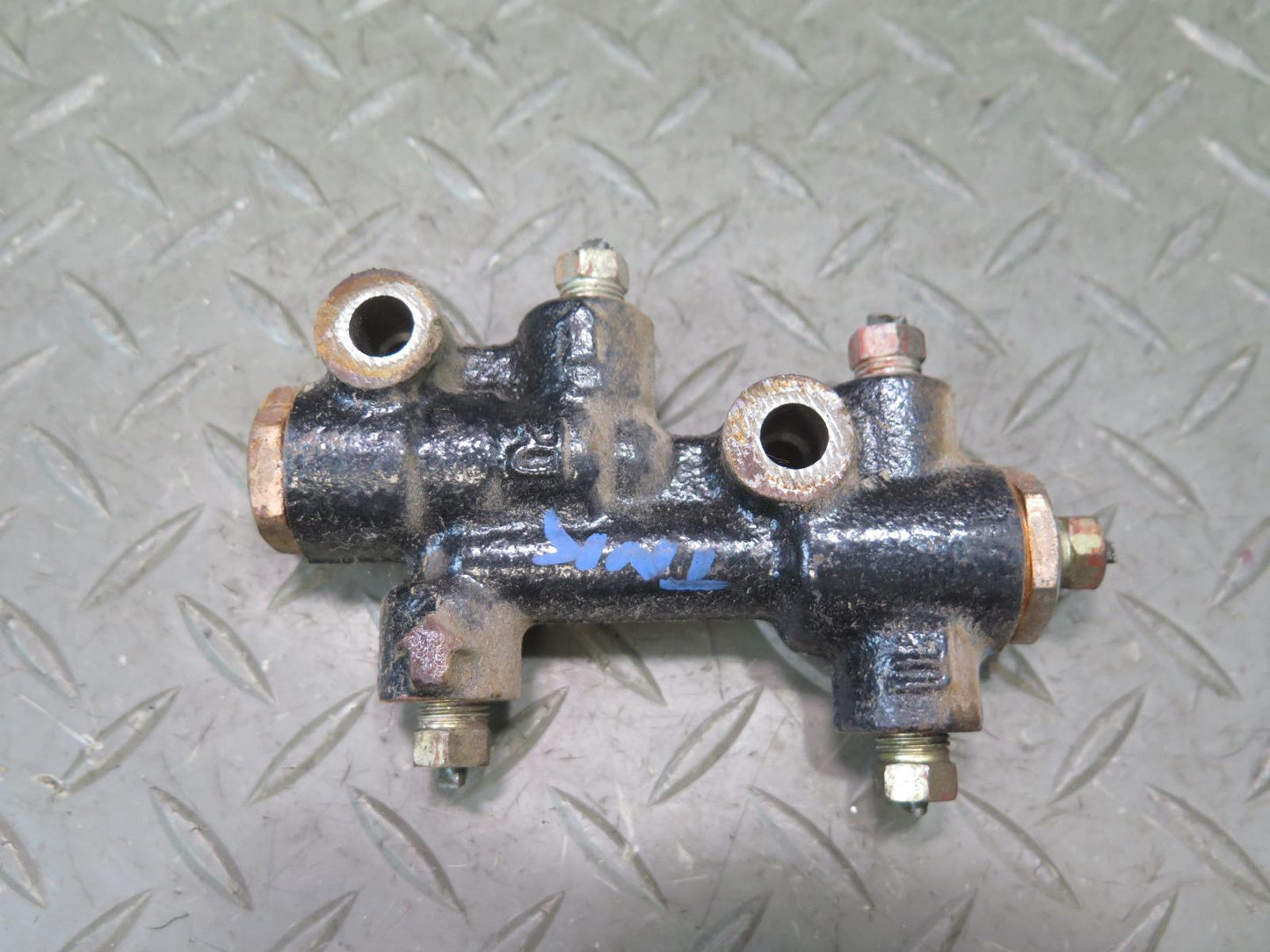 91-93 Toyota SW21L MR2 Brake Distributor Coupler Junction Union OEM