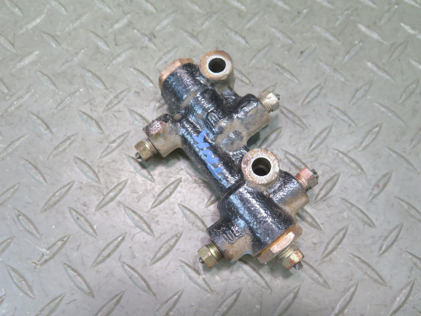 91-93 Toyota SW21L MR2 Brake Distributor Coupler Junction Union OEM