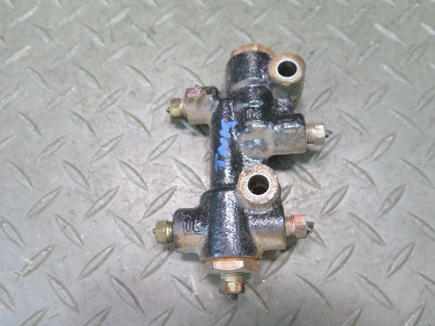 91-93 Toyota SW21L MR2 Brake Distributor Coupler Junction Union OEM