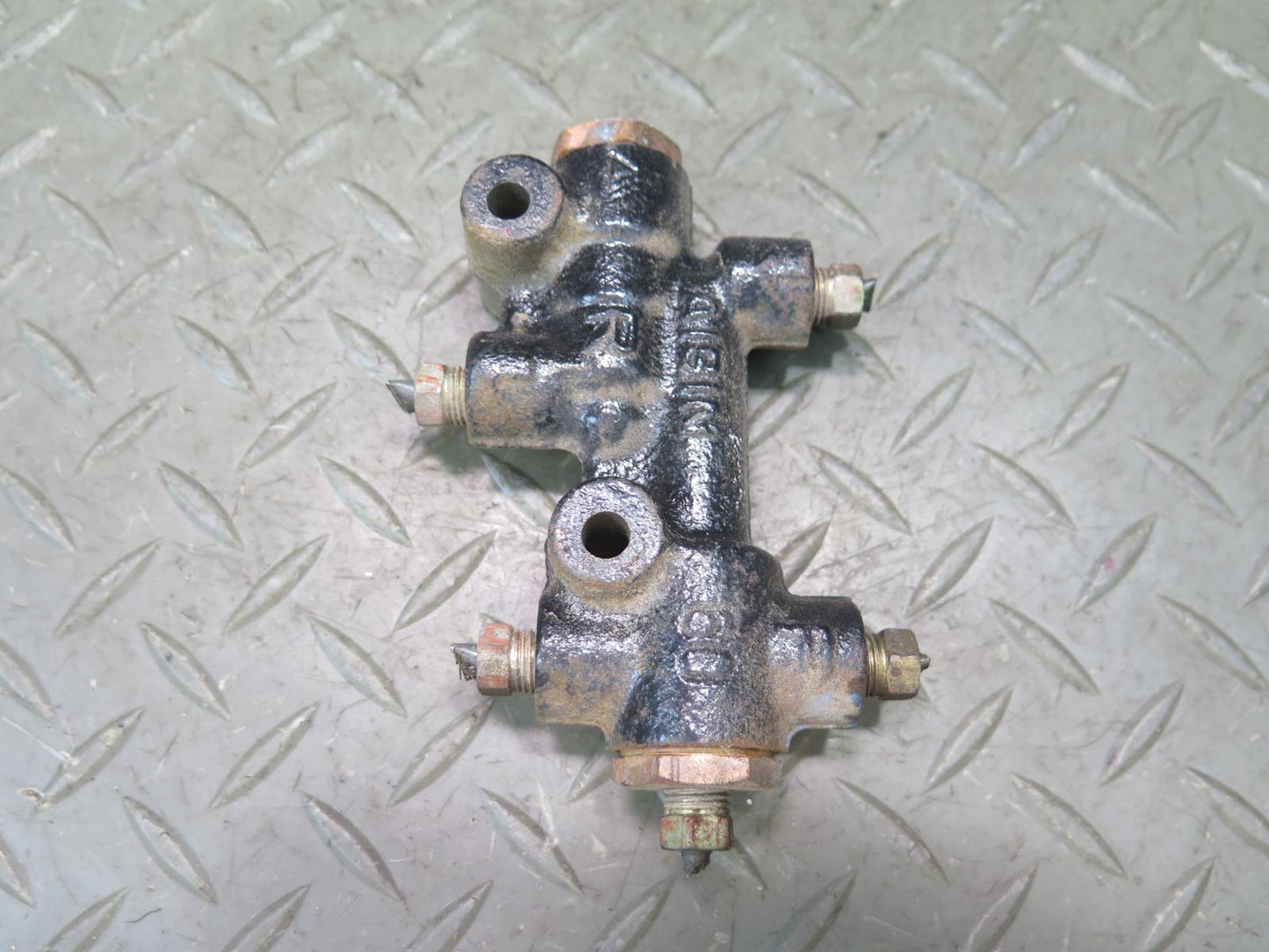 91-93 Toyota SW21L MR2 Brake Distributor Coupler Junction Union OEM