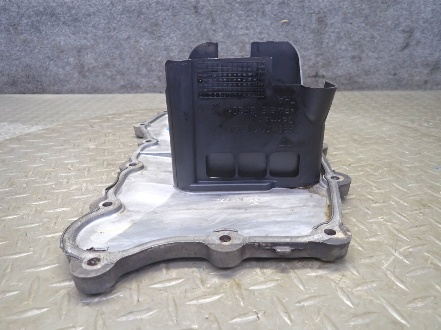 2002 Porsche Boxster S 986 3.2L M96.21 Engine Motor Oil Pan 996107310