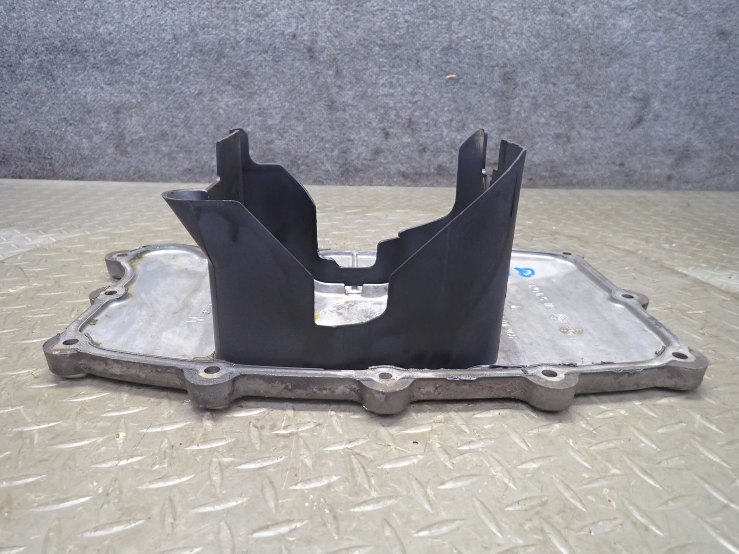2002 Porsche Boxster S 986 3.2L M96.21 Engine Motor Oil Pan 996107310