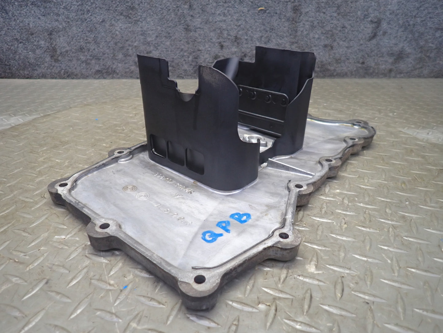 2002 Porsche Boxster S 986 3.2L M96.21 Engine Motor Oil Pan 996107310