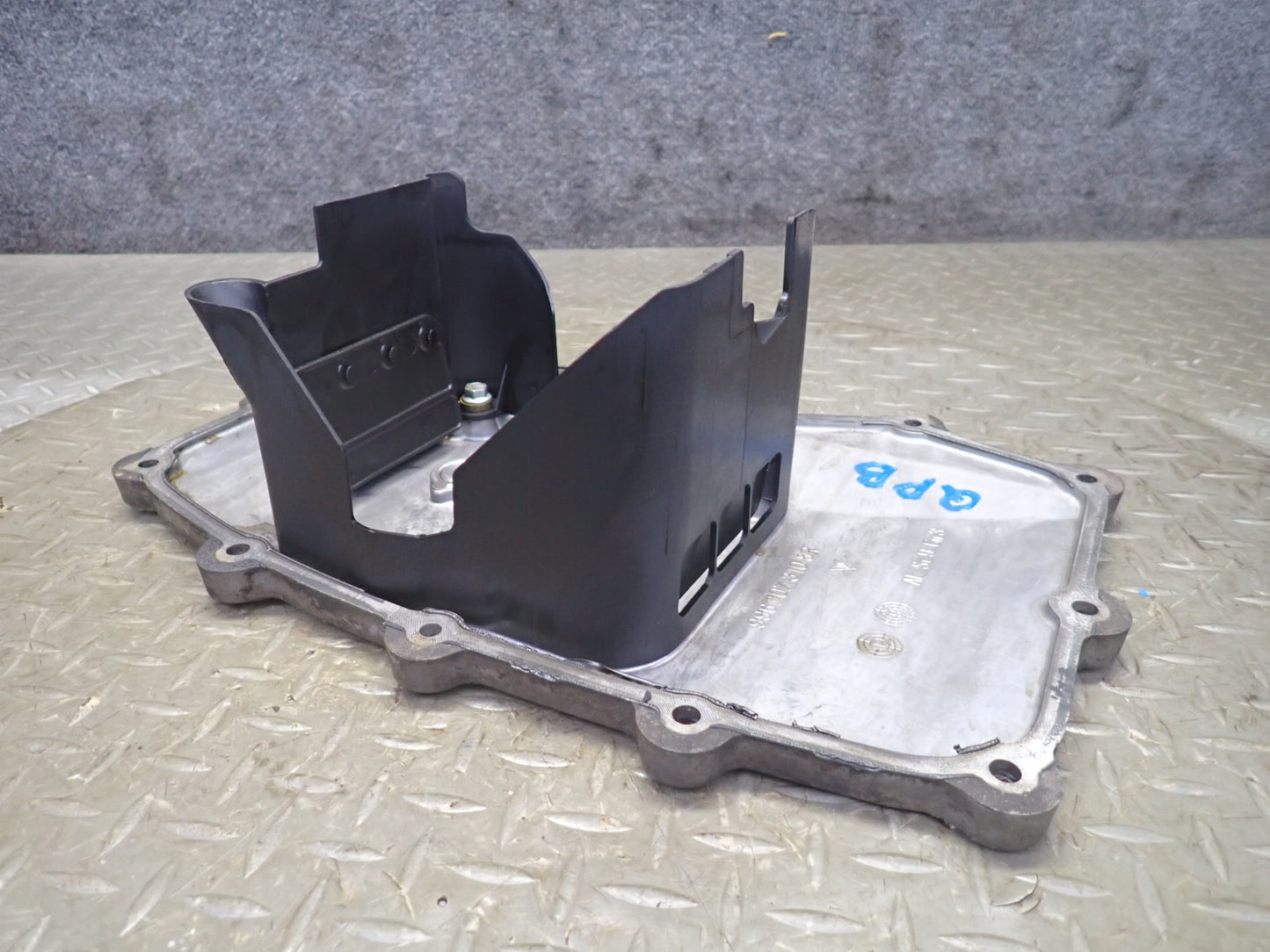 2002 Porsche Boxster S 986 3.2L M96.21 Engine Motor Oil Pan 996107310