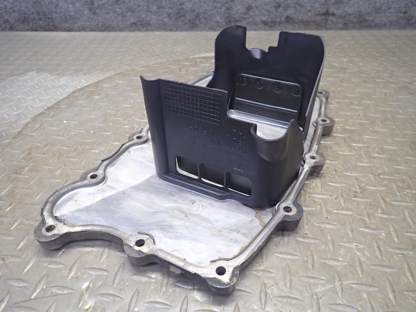 2002 Porsche Boxster S 986 3.2L M96.21 Engine Motor Oil Pan 996107310