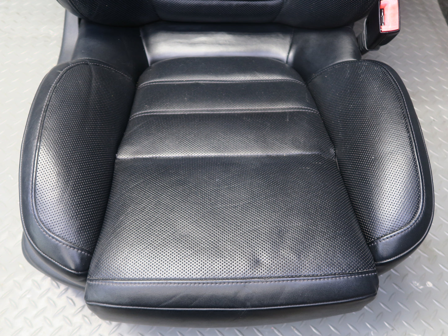 2015-2018 Porsche Cayenne 958.2 Front & Rear Leather Perforated Seat Black Set